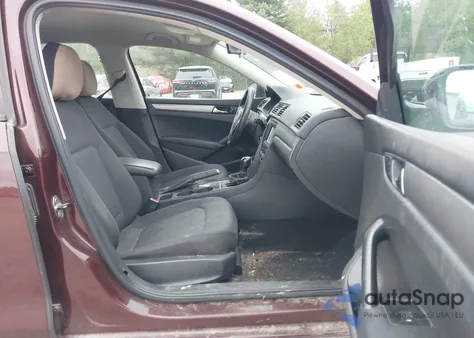 2013 Volkswagen Passat 2.5L S z USA, uszkodzony, nr VIN 1VWAP7A34DC065484